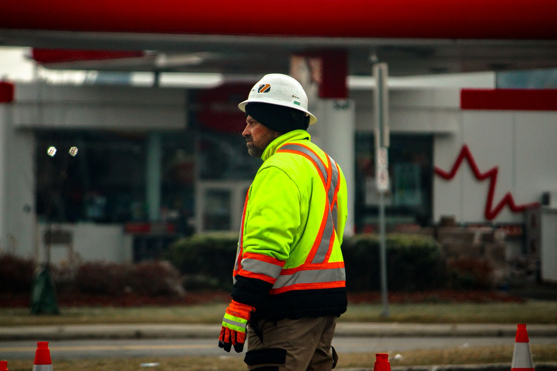 Warnschutzkleidung Hi-Vis auf einer Baustelle