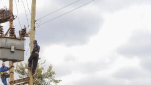 Baustrom beantragen und anschließen: Ablauf, Fristen, Kosten